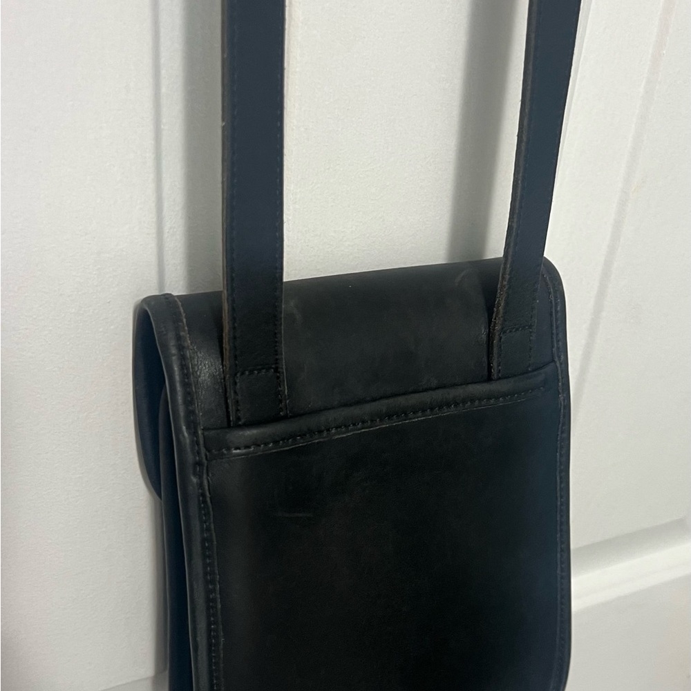Vintage Coach Black Leather Crossbody with Gold Turnlock - Picture 5 of 9